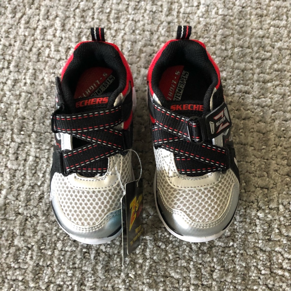 NWT Skechers Light Up Sneakers!